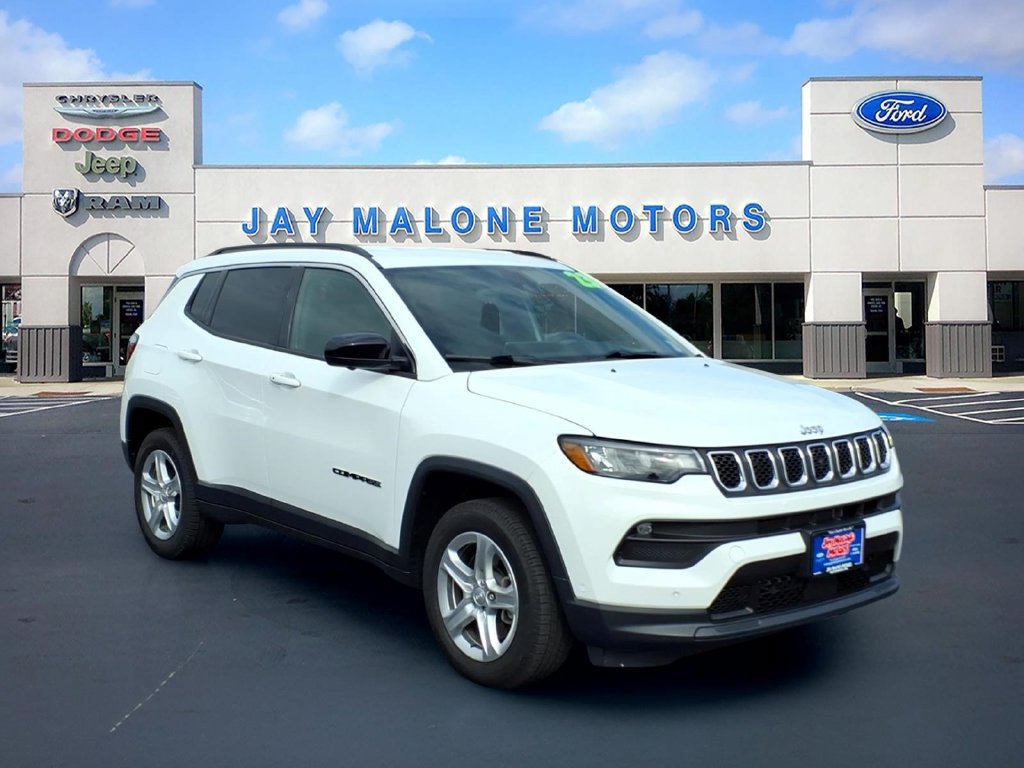 Used 2023 Jeep Compass Latitude w/ Convenience Group AWD/4WD image 10