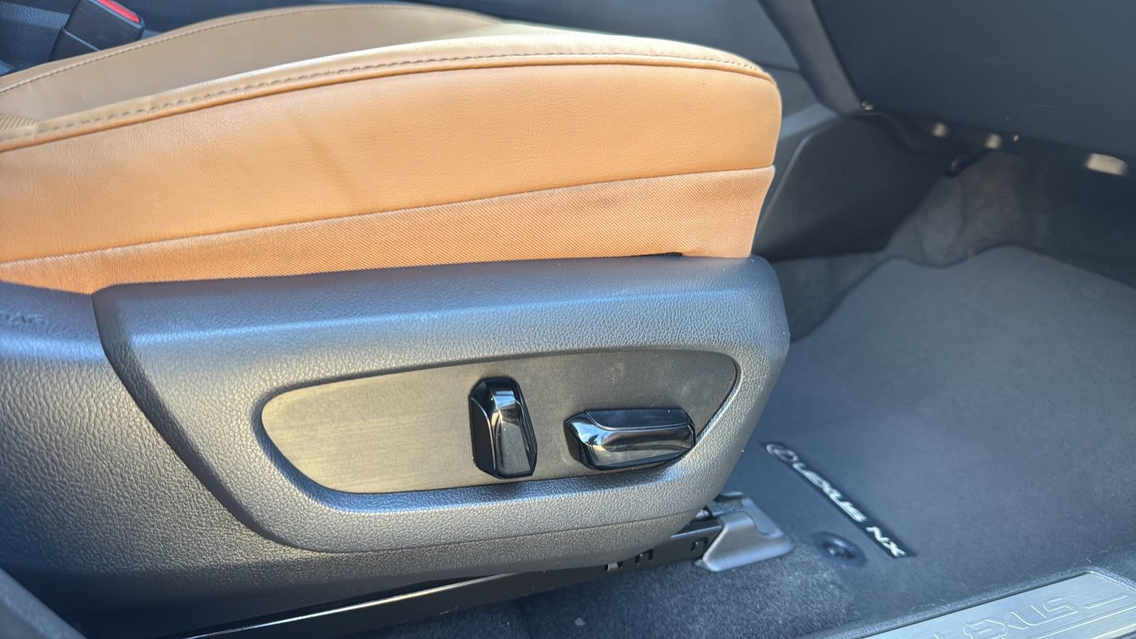 Used 2022 Lexus NX 250 FWD w/ Towing Package (2000 Lbs) image 24