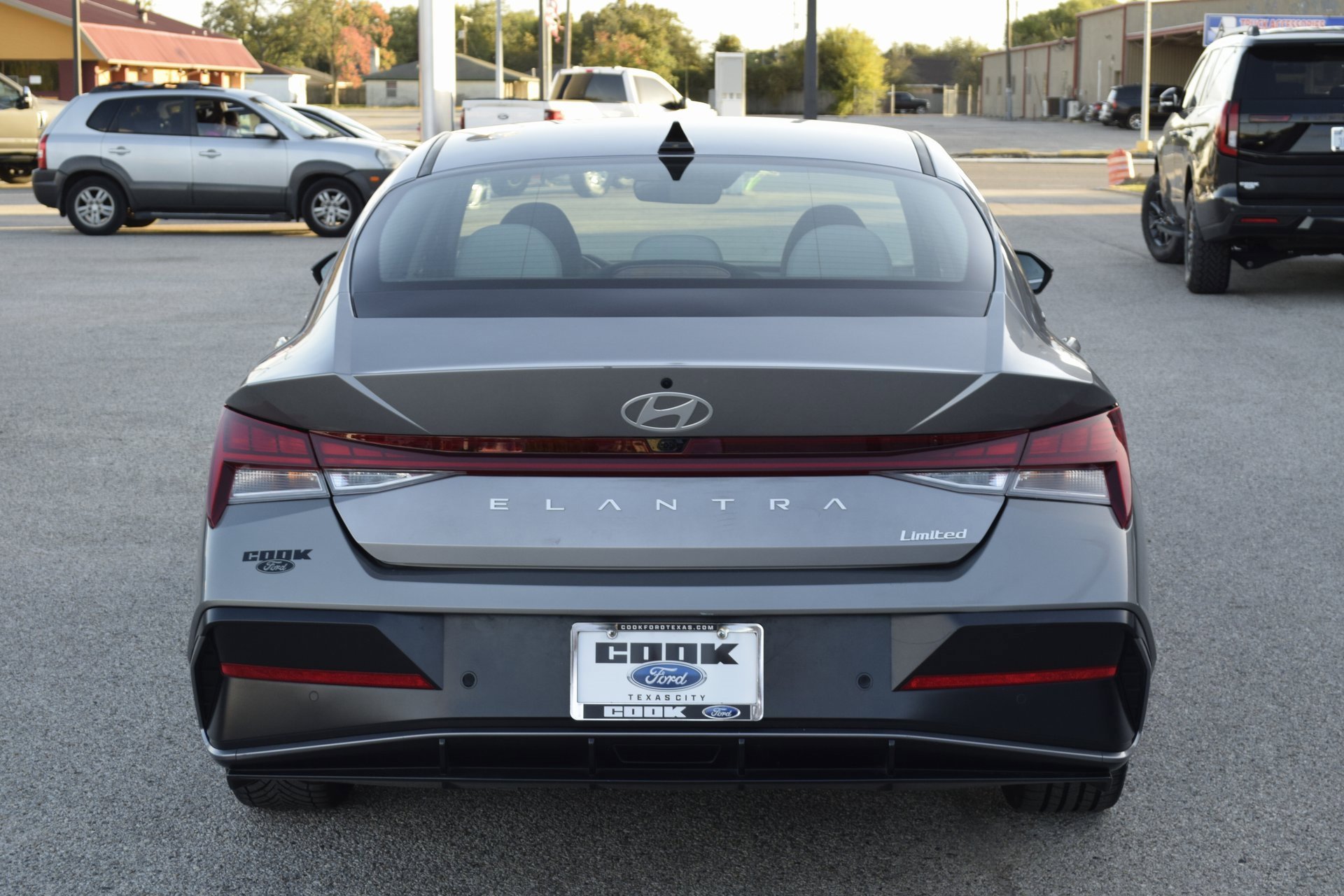 Used 2024 Hyundai Elantra Limited image 10