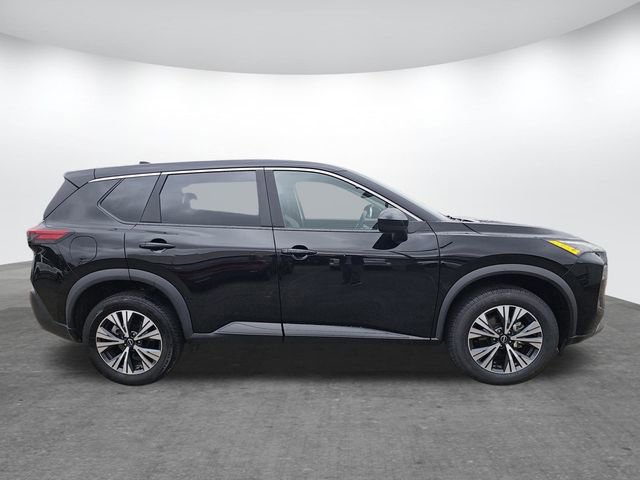 Used 2023 Nissan Rogue SV image 3