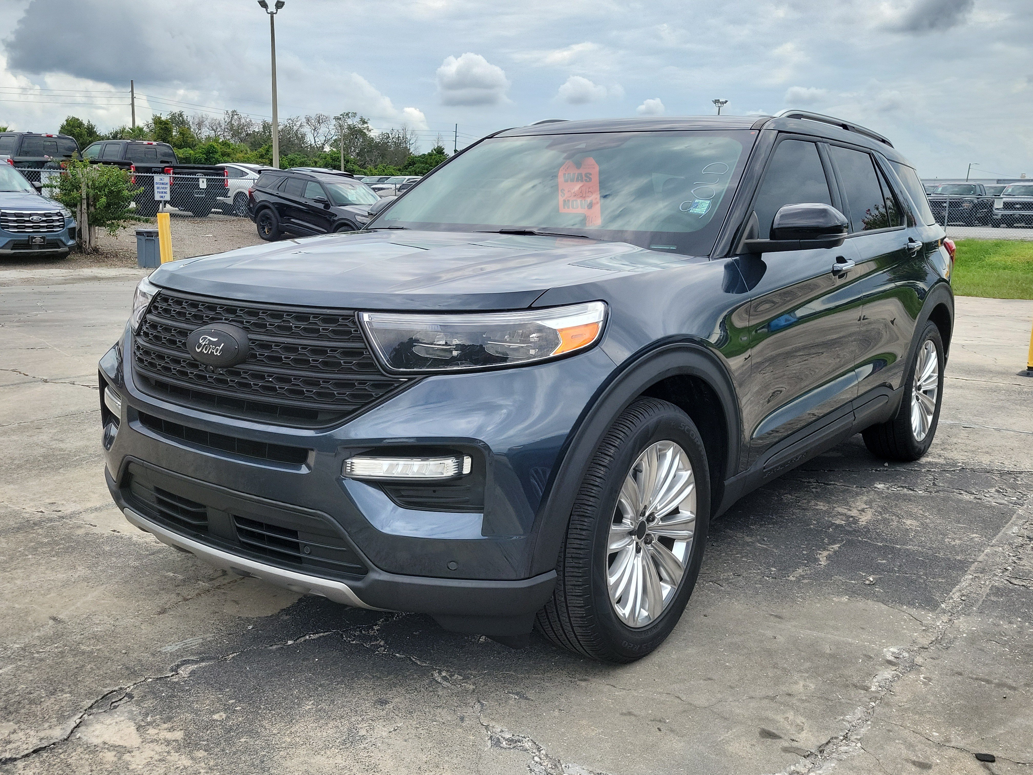 Certified 2023 Ford Explorer Limited w/ Limited Technology Package RWD image 3