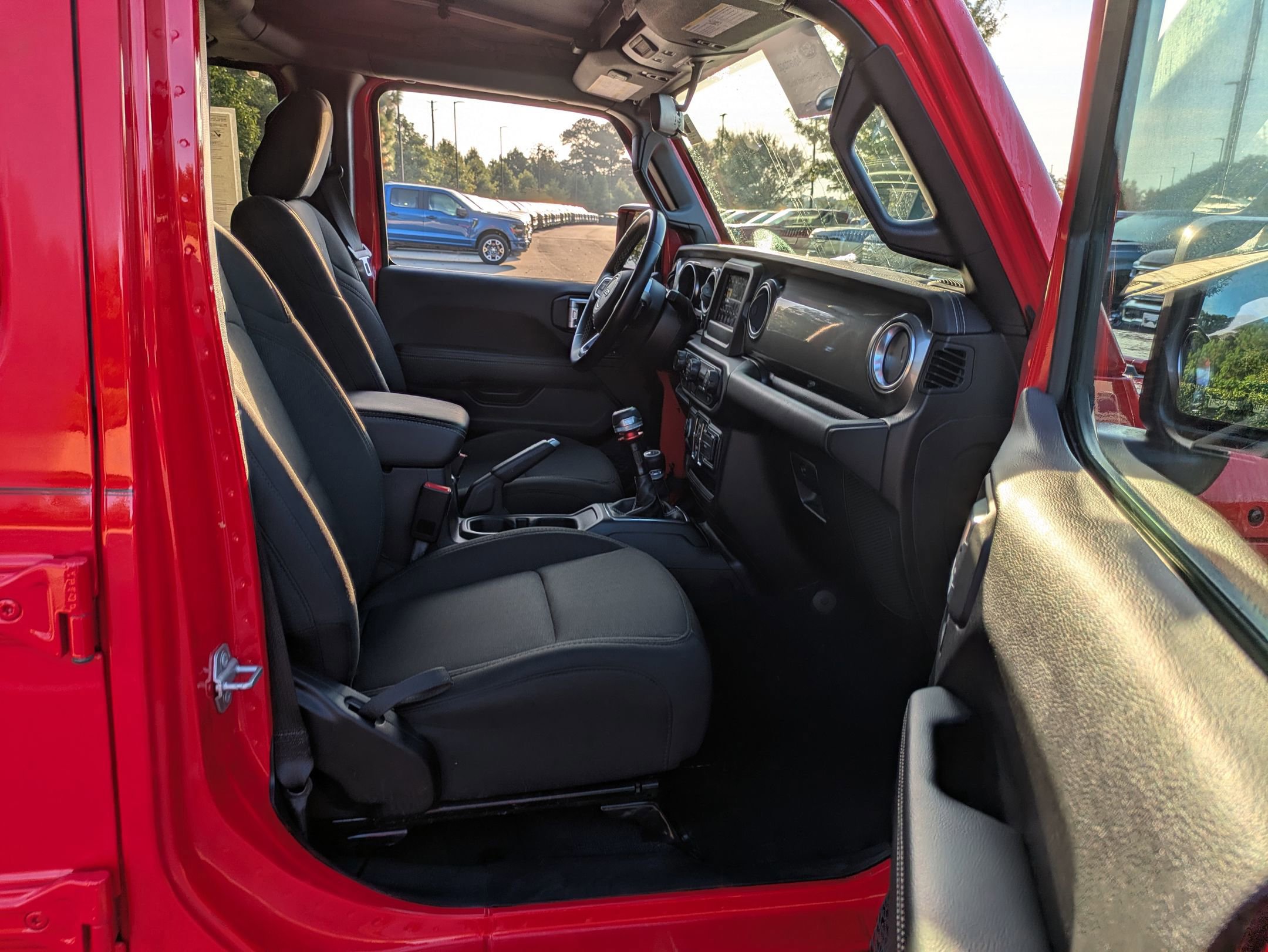 Used 2020 Jeep Wrangler Unlimited Sahara image 39