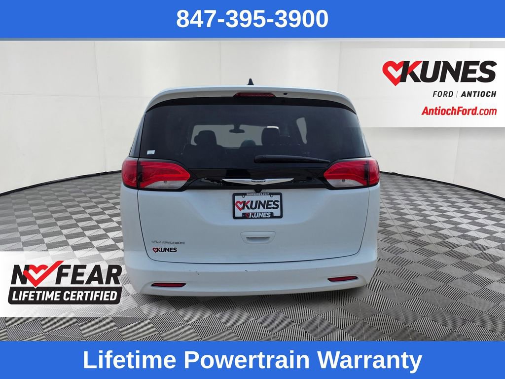 Used 2022 Chrysler Voyager LX FWD image 6