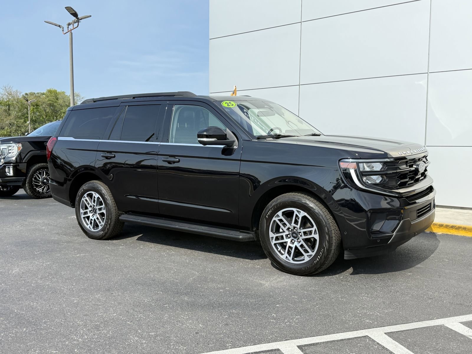 Certified 2025 Ford Expedition Active image 2