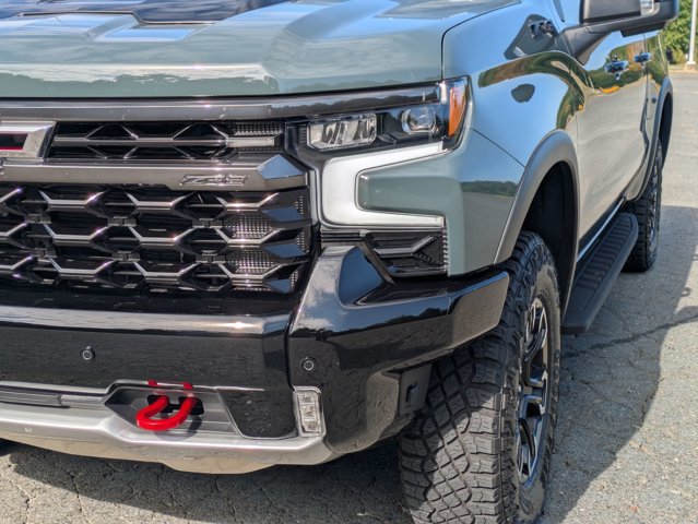 Used 2025 Chevrolet Silverado 1500 ZR2 w/ Technology Package image 10