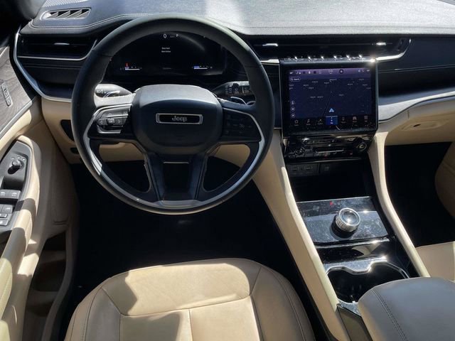 Used 2023 Jeep Grand Cherokee Limited w/ Black Appearance Package image 11