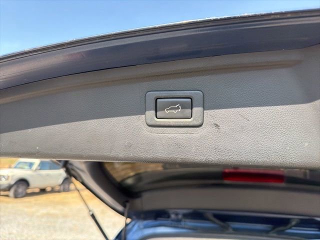 Used 2019 Subaru Outback 2.5i Limited w/ Popular Package #2 image 12