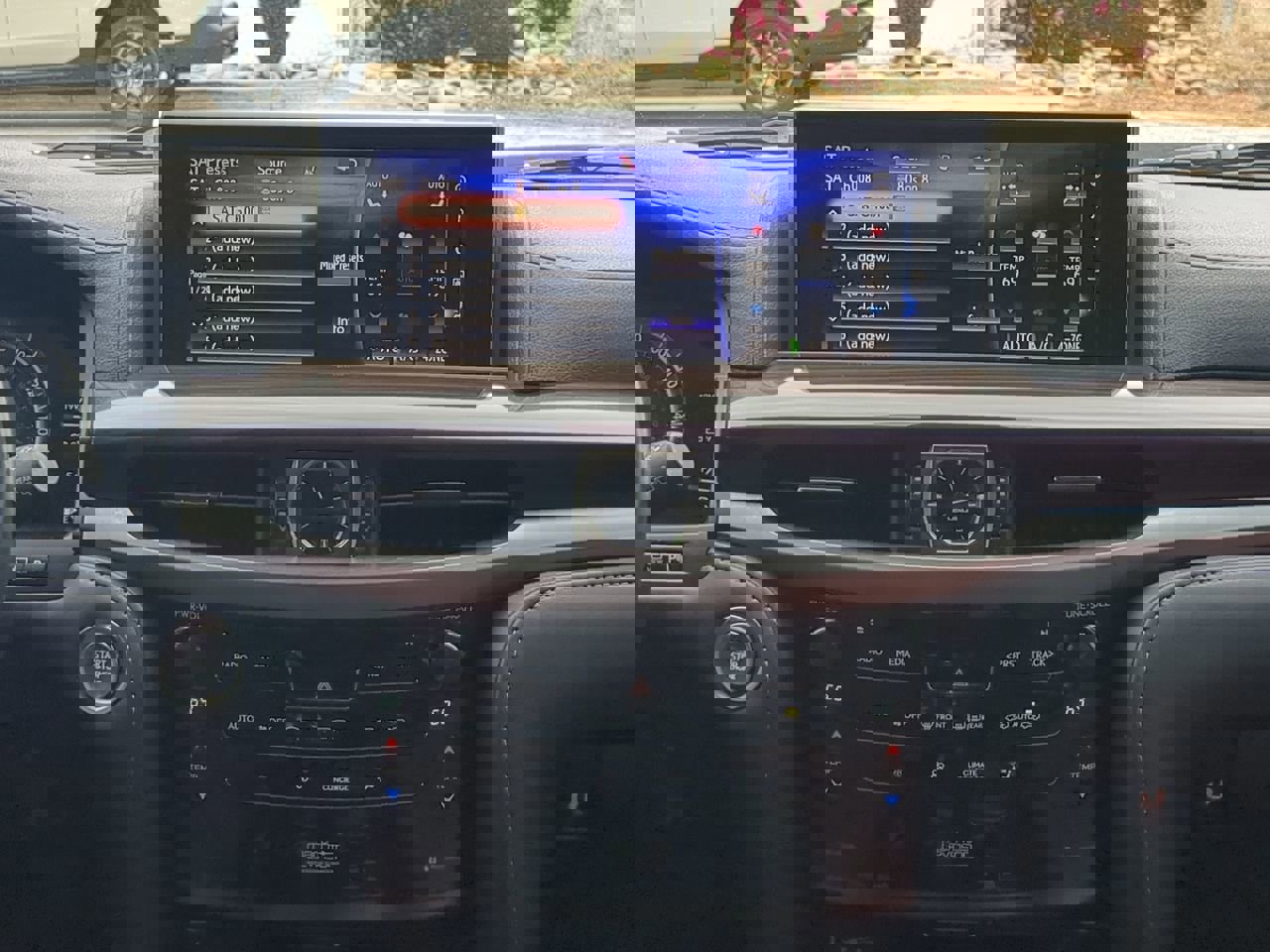 Used 2020 Lexus LX 570 4WD w/ 3rd Row & Luxury Pkg image 16