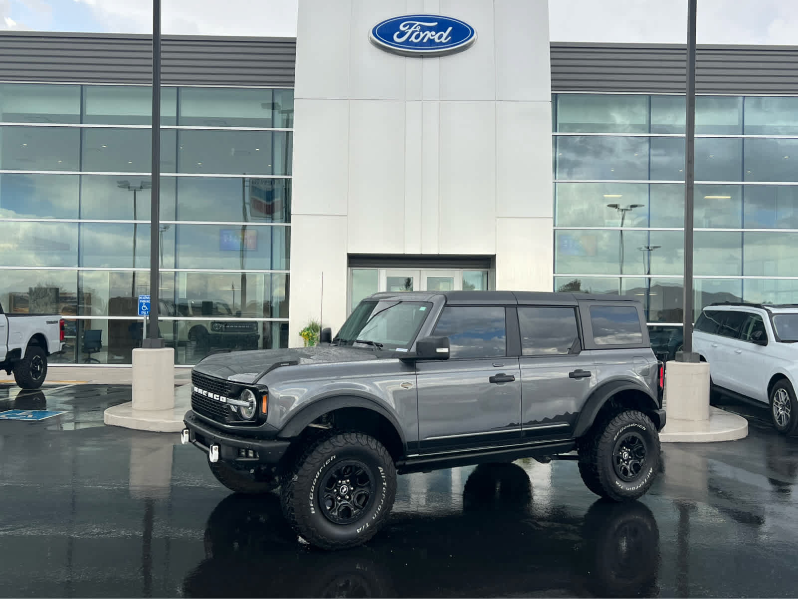 Certified 2022 Ford Bronco Wildtrak AWD/4WD image 1