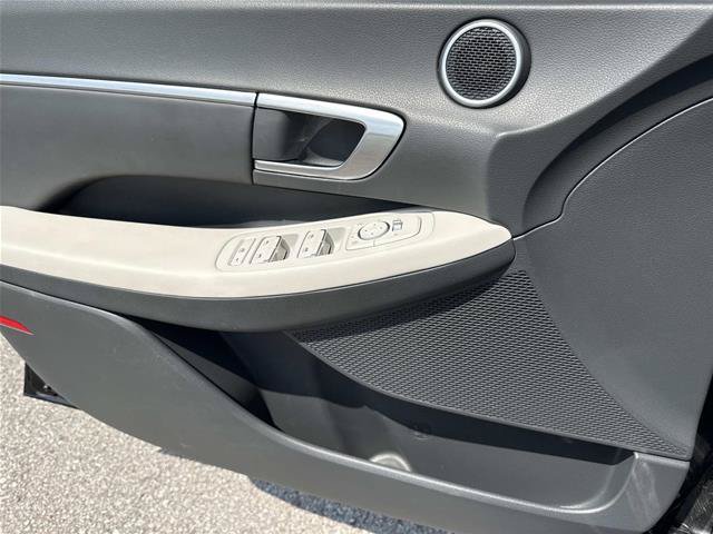 Used 2023 Hyundai Sonata SEL w/ Convenience Package FWD image 11