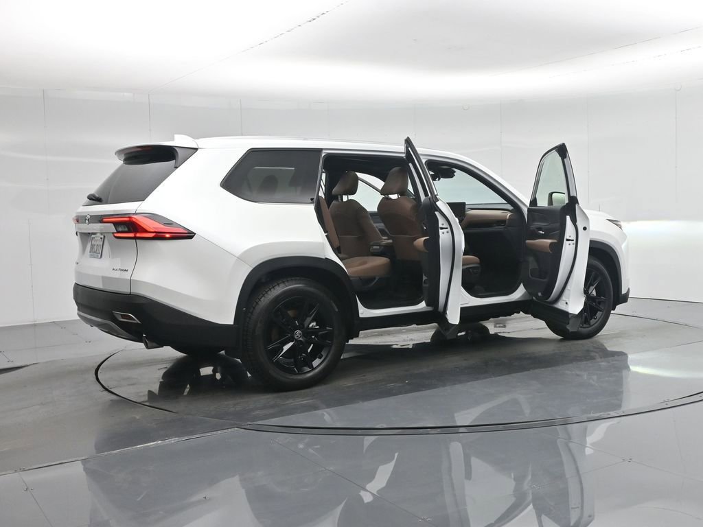Used 2024 Toyota Grand Highlander AWD Hybrid image 5