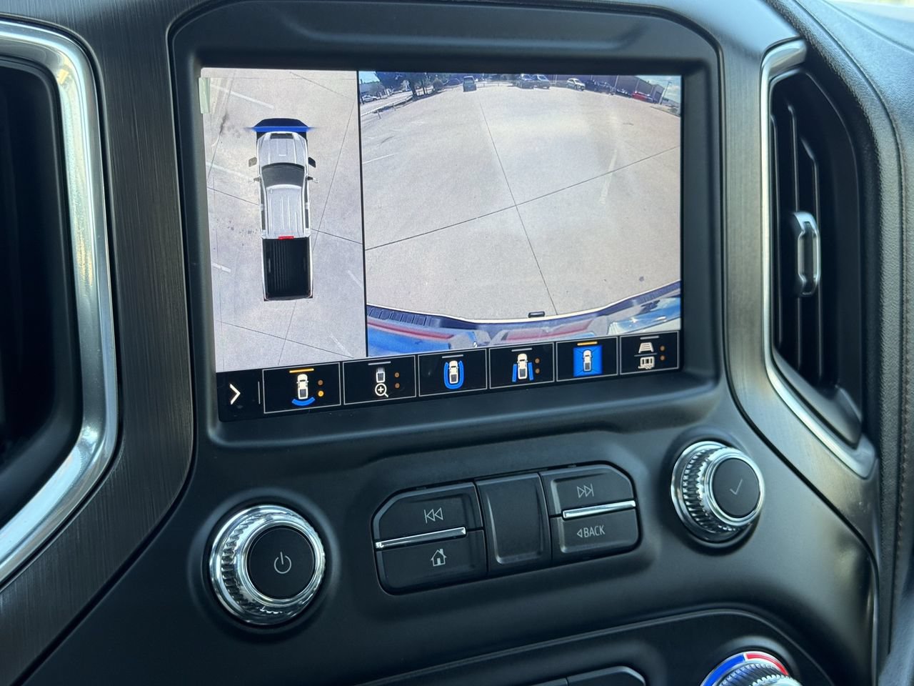 Used 2021 GMC Sierra 2500 AT4 w/ AT4 Premium Plus Package AWD/4WD image 18