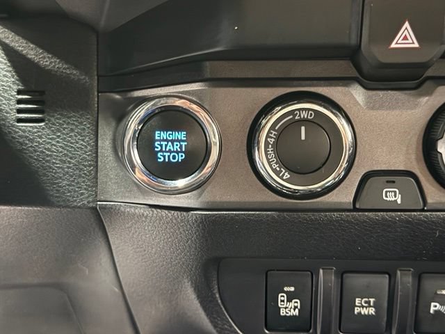 Used 2020 Toyota Tacoma TRD Sport w/ TRD Premium Sport Package AWD/4WD image 18