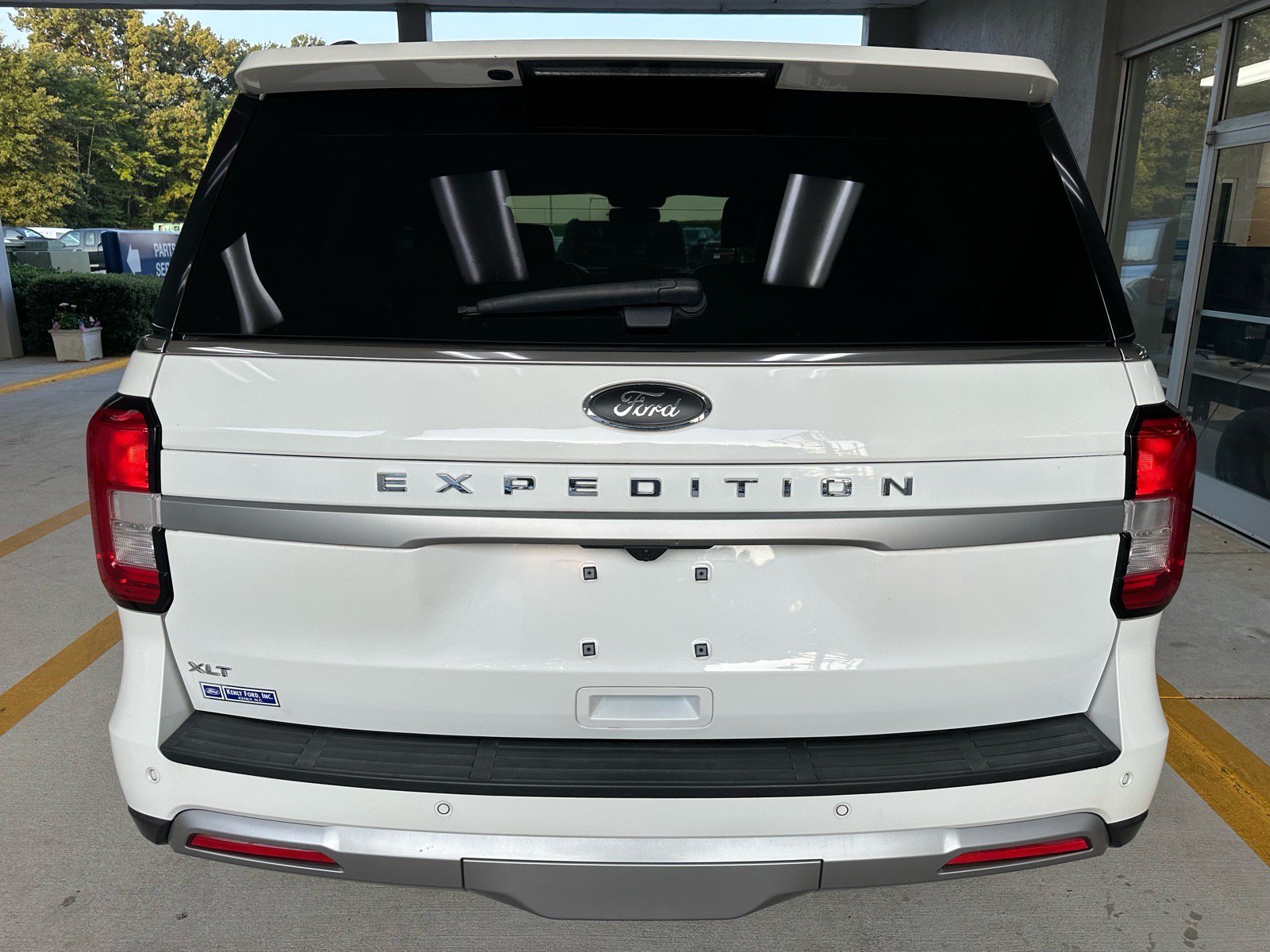Certified 2024 Ford Expedition XLT RWD image 11