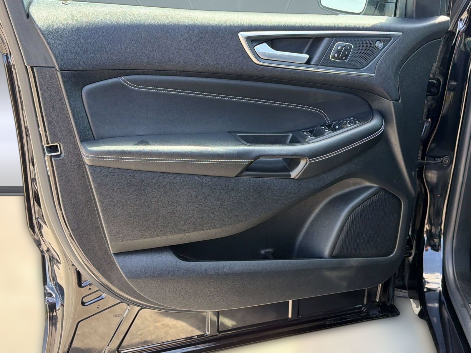 Certified 2024 Ford Edge Titanium AWD/4WD image 14