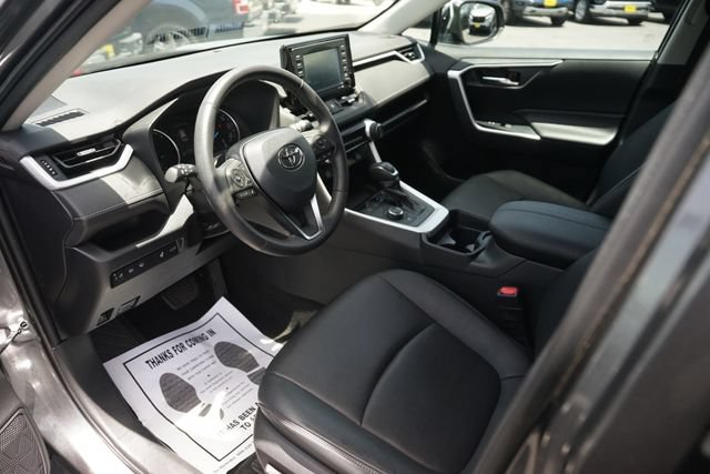 Used 2021 Toyota RAV4 XLE Premium AWD/4WD image 8