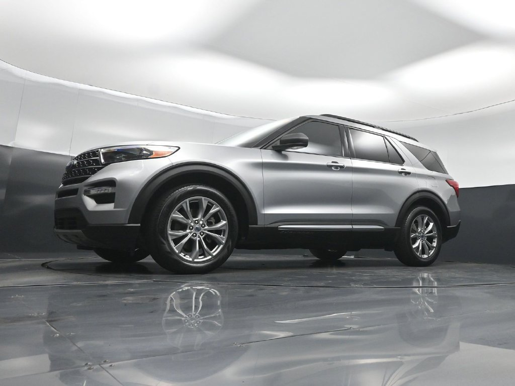 Certified 2021 Ford Explorer XLT w/ Equipment Group 202A RWD image 39