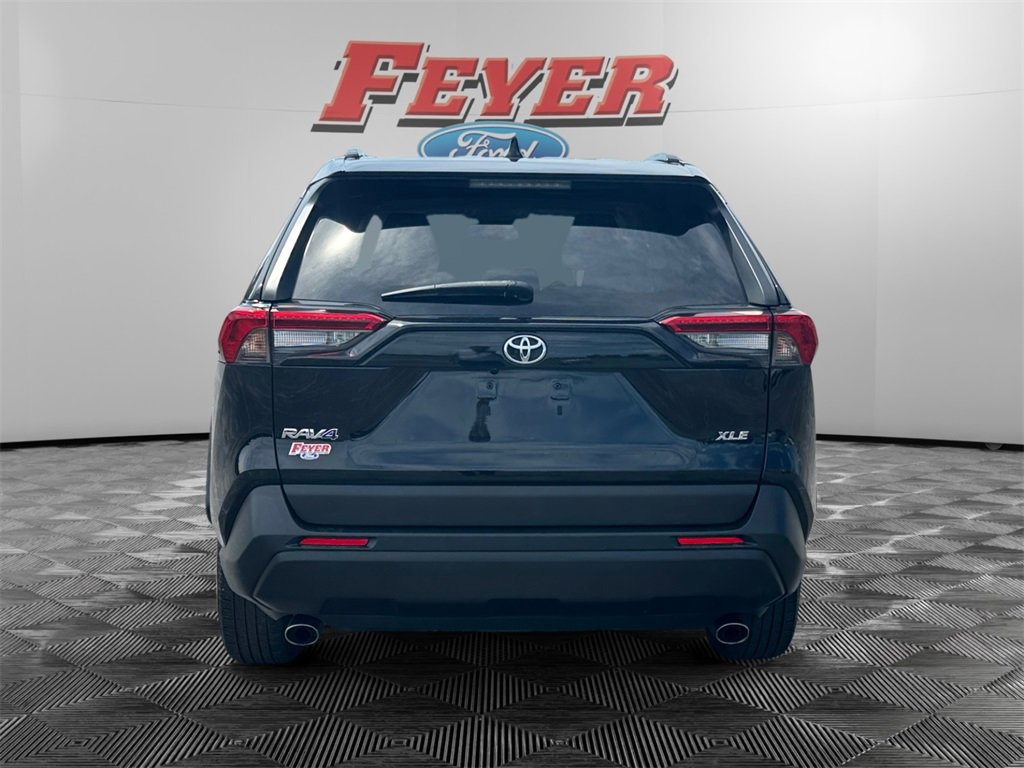 Used 2021 Toyota RAV4 XLE image 3