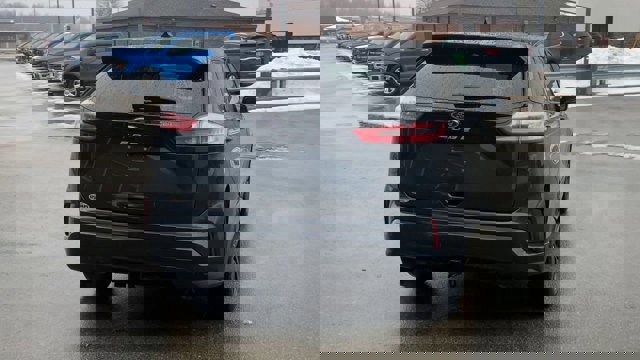 Certified 2024 Ford Edge ST-Line w/ Class II Trailer Tow Package image 9