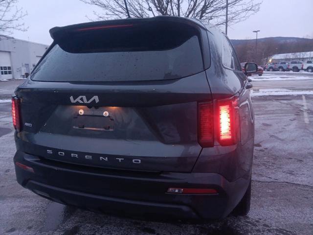 Used 2022 Kia Sorento LX image 14