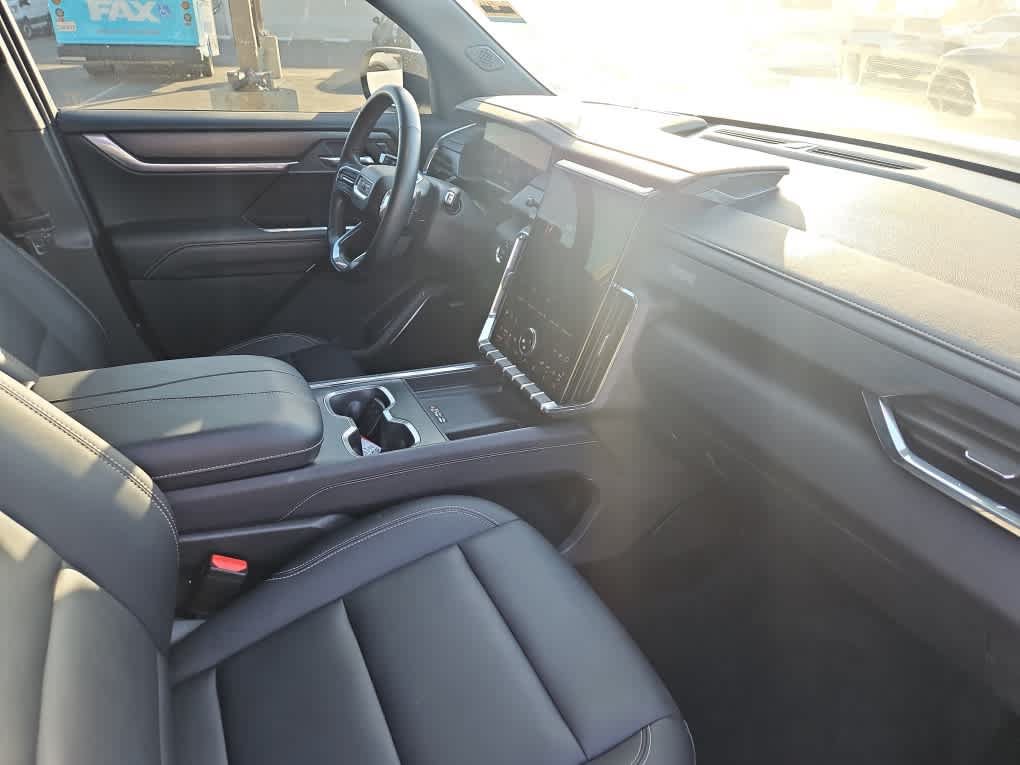 Used 2025 GMC Acadia Elevation w/ Elevation Premium Package FWD image 14