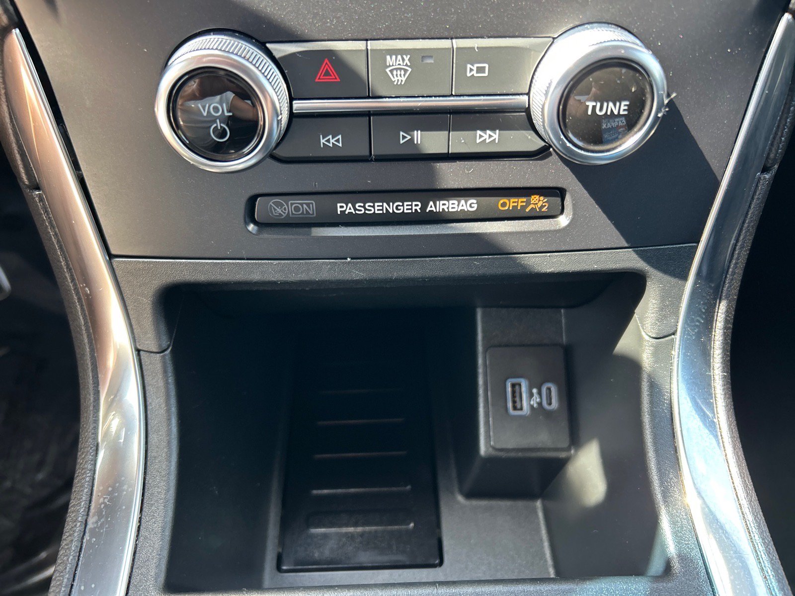 Certified 2024 Ford Edge Titanium AWD/4WD image 29