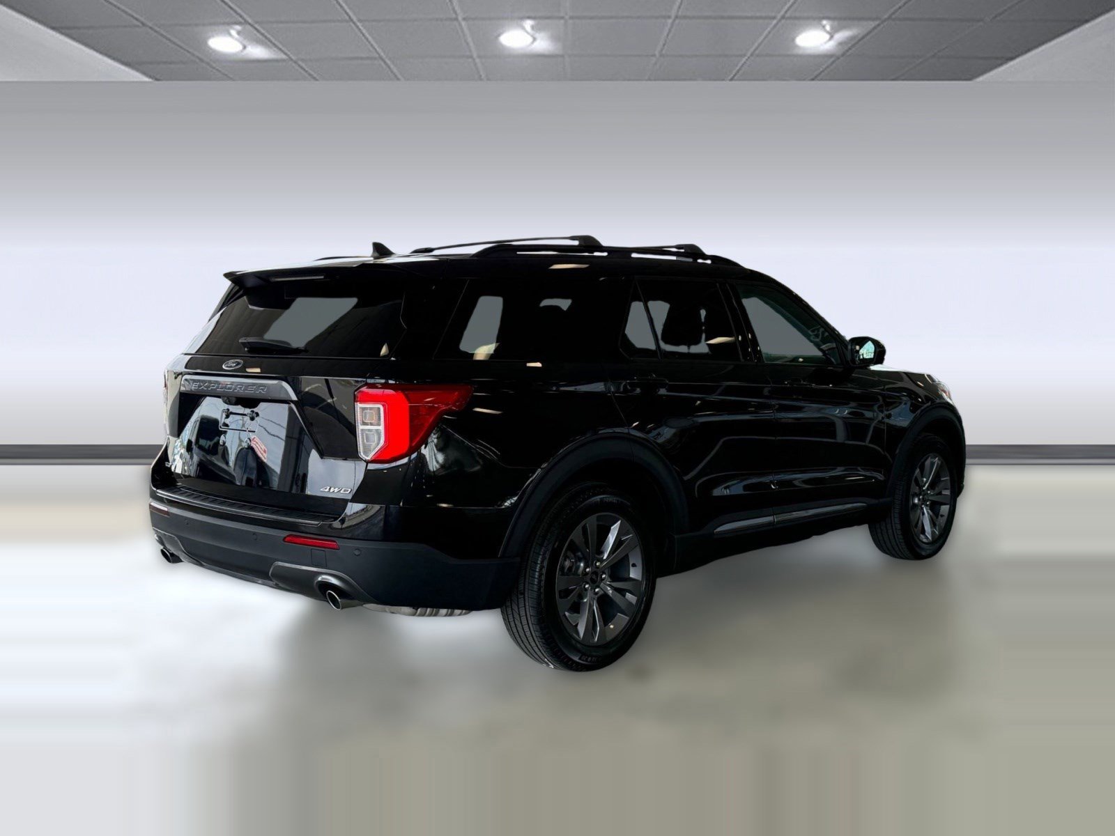 Certified 2022 Ford Explorer XLT w/ Equipment Group 202A image 5