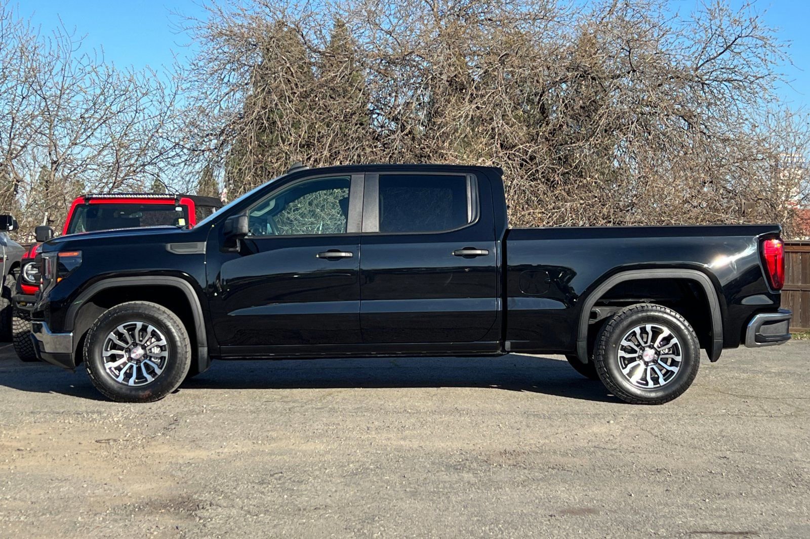 Used 2024 GMC Sierra 1500 Pro w/ Pro Value Package image 2