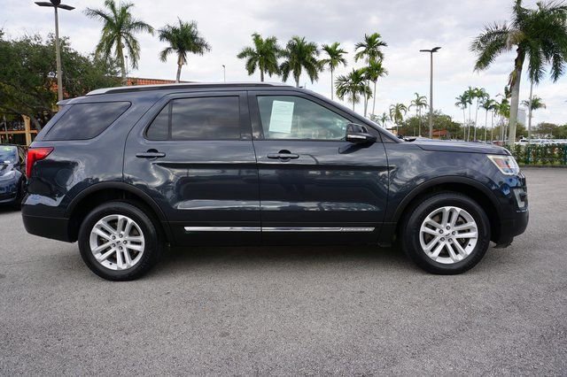 Certified 2017 Ford Explorer XLT image 4