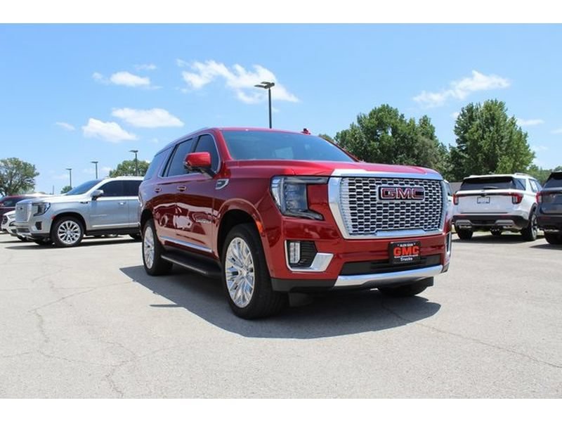 Used 2024 GMC Yukon Denali w/ Advanced Technology Package AWD/4WD image 7