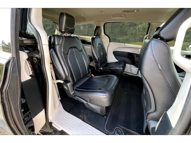 Used 2024 Chrysler Pacifica Touring-L FWD image 23