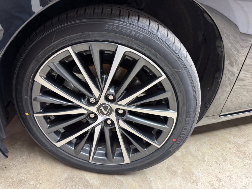 Used 2023 Lexus ES 300h w/ Premium Package FWD image 27