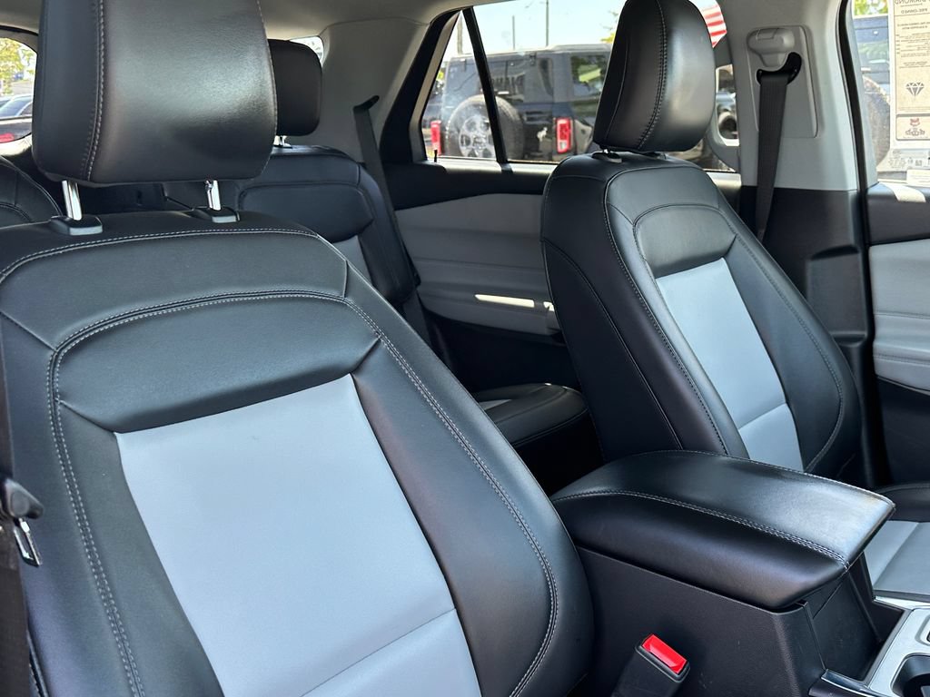 Certified 2023 Ford Explorer XLT w/ Equipment Group 202A RWD image 17