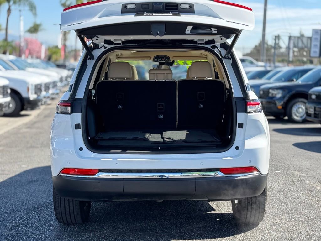 Used 2022 Jeep Grand Cherokee Limited image 10