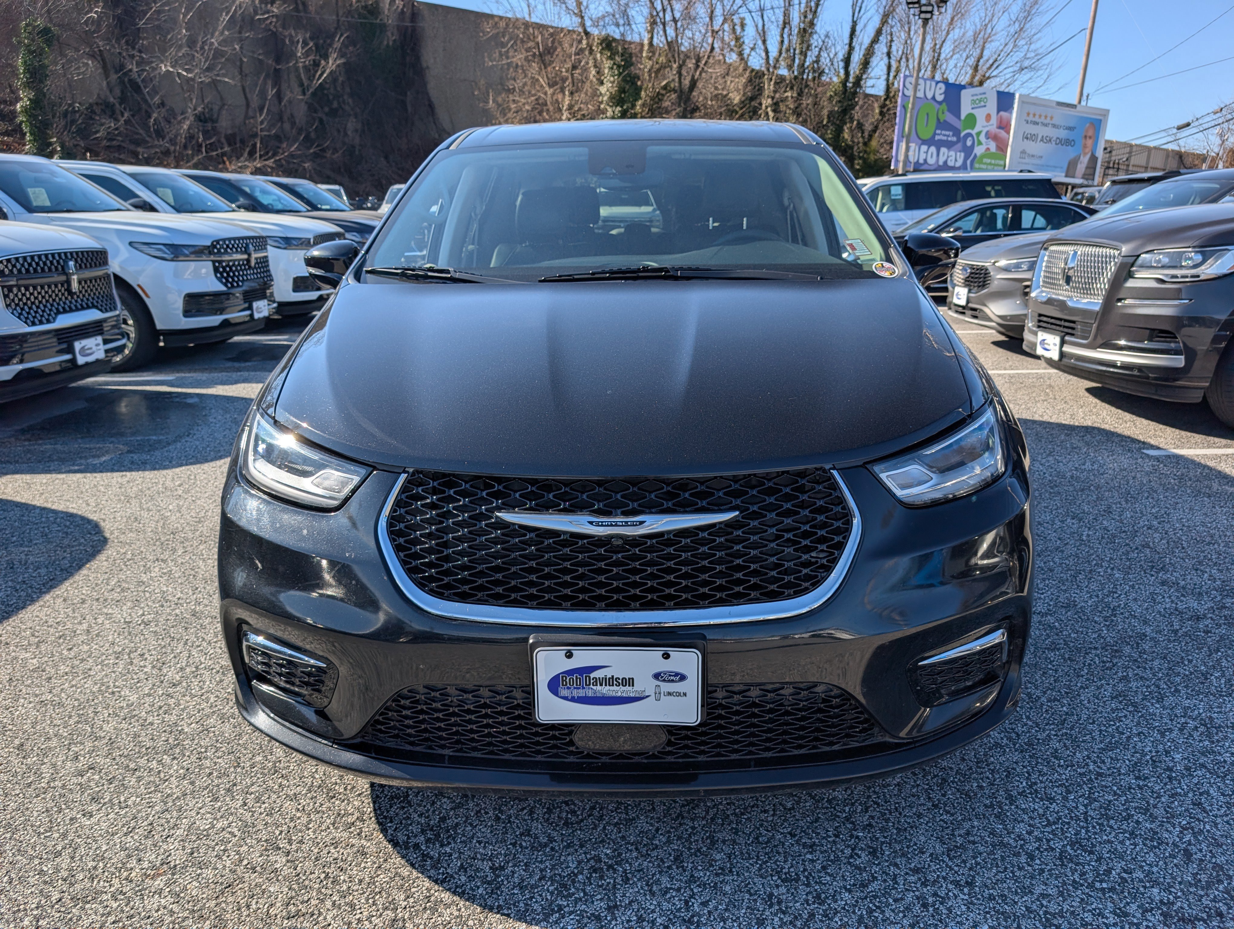 Used 2024 Chrysler Pacifica Touring-L image 9