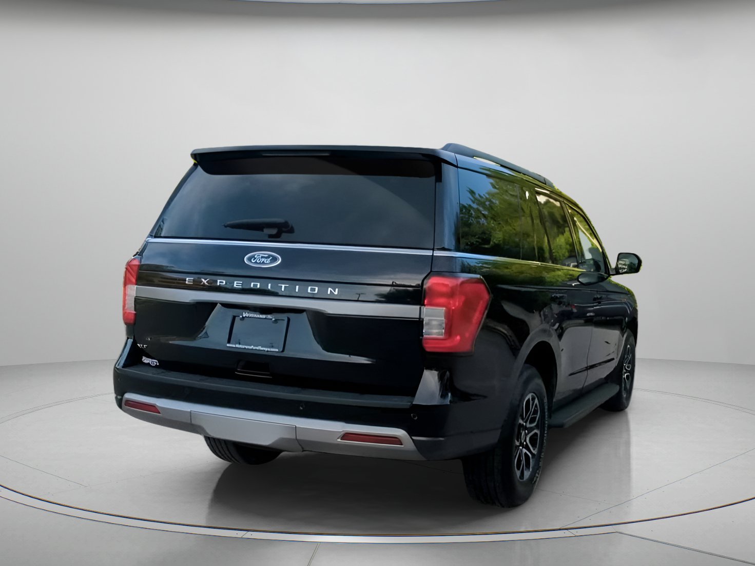 Certified 2024 Ford Expedition XLT RWD image 26