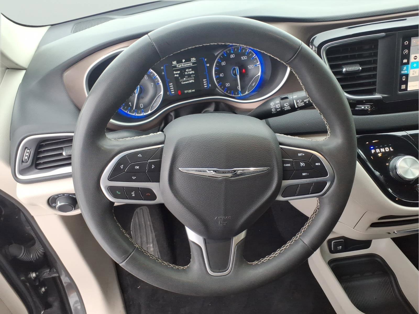 Used 2023 Chrysler Voyager LX image 15