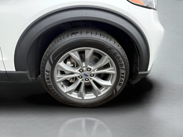 Certified 2022 Ford Explorer Limited w/ Equipment Group 301A AWD/4WD image 33