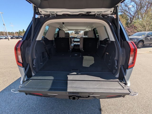 Certified 2025 Ford Expedition Active image 35