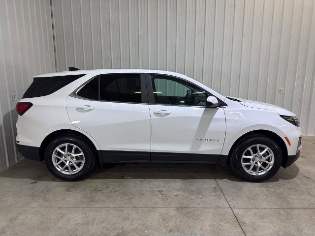 Used 2022 Chevrolet Equinox LT image 2