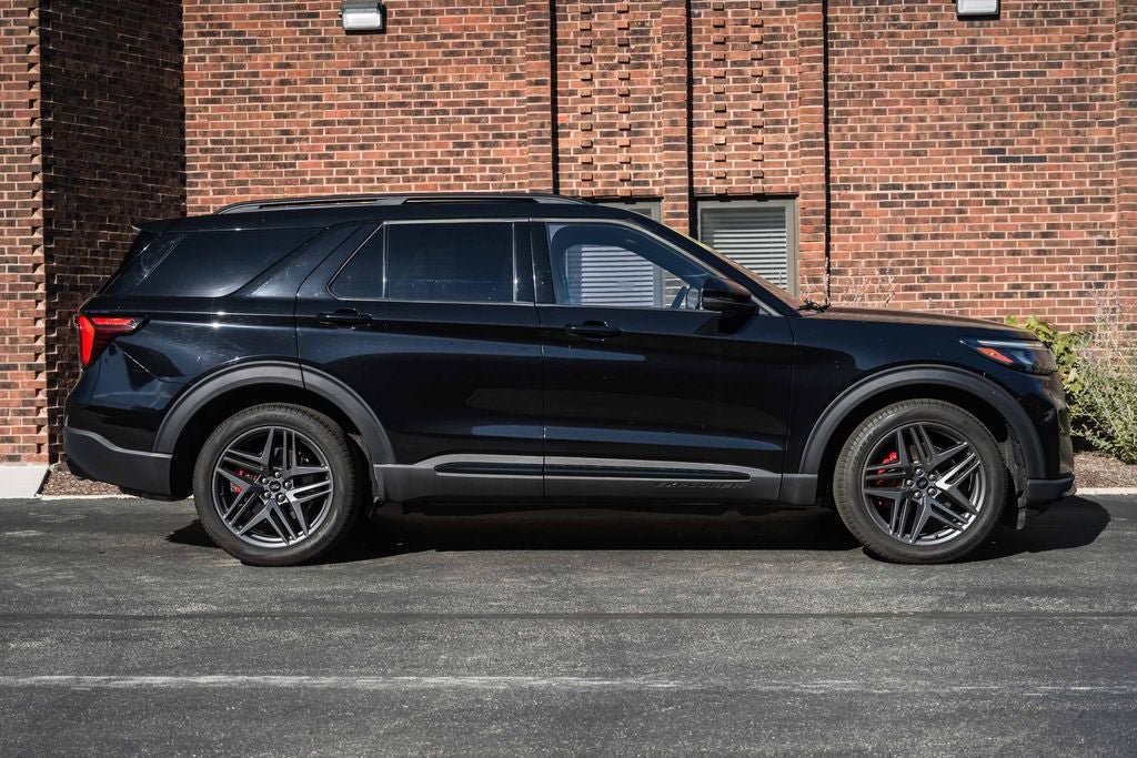 Certified 2025 Ford Explorer ST AWD/4WD image 7
