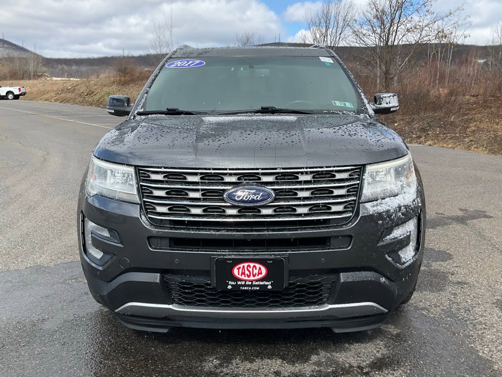 Certified 2017 Ford Explorer XLT w/ Equipment Group 202A image 32