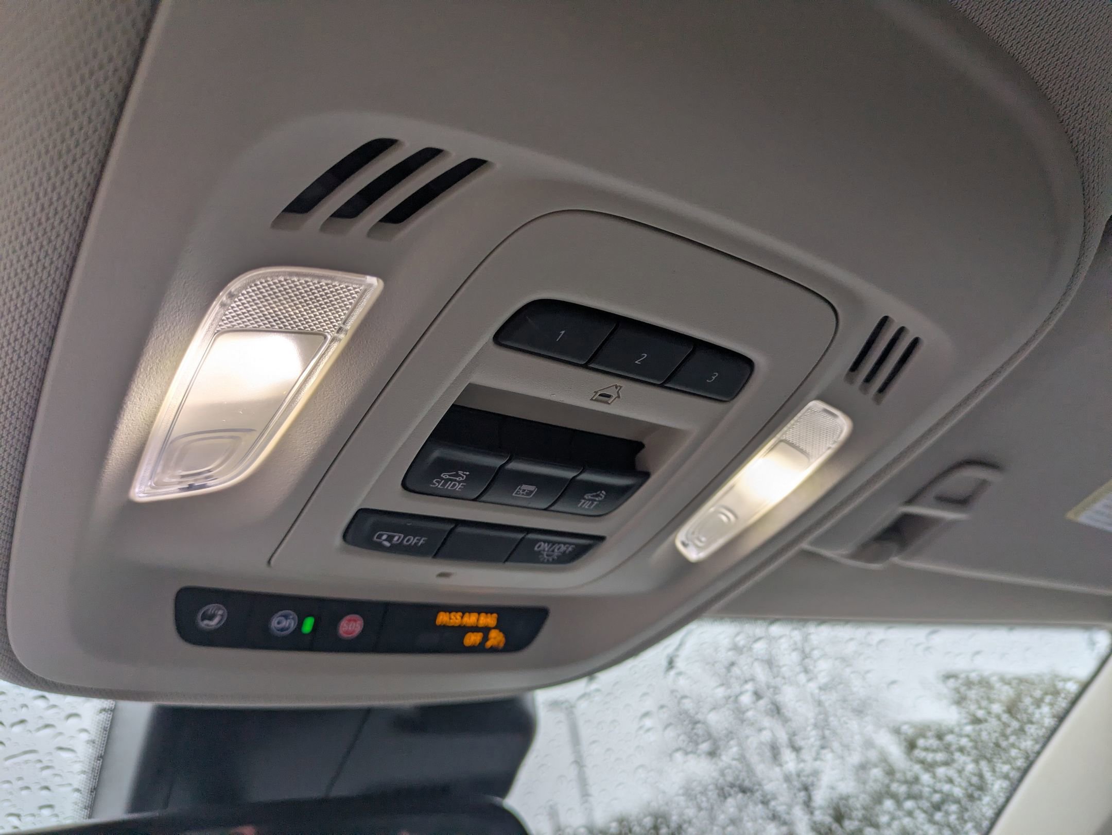 Used 2021 Buick Envision Essence w/ Technology Package I image 25