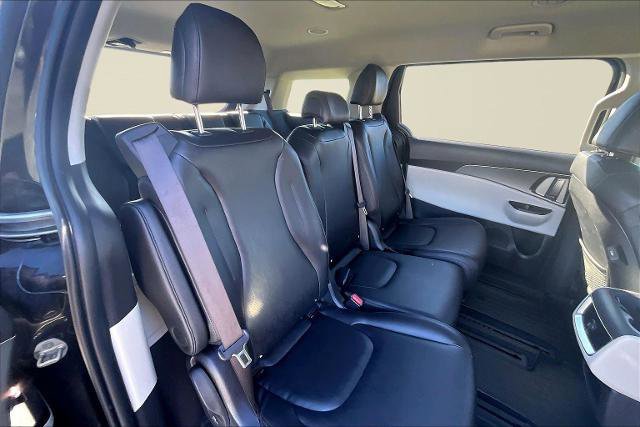 Used 2022 Kia Carnival LX image 29