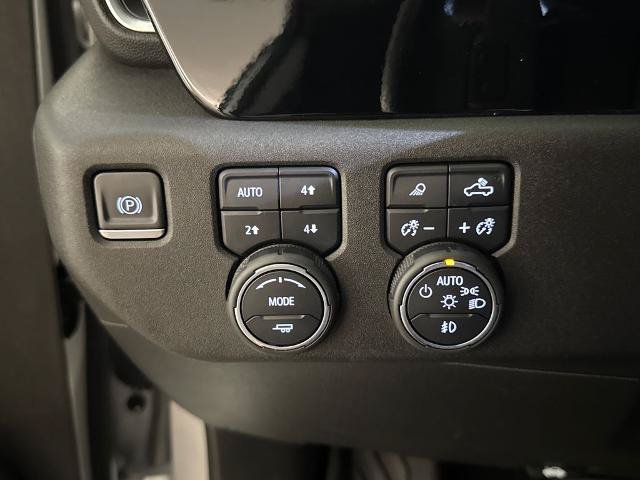 Used 2022 Chevrolet Silverado 1500 LTZ AWD/4WD image 19