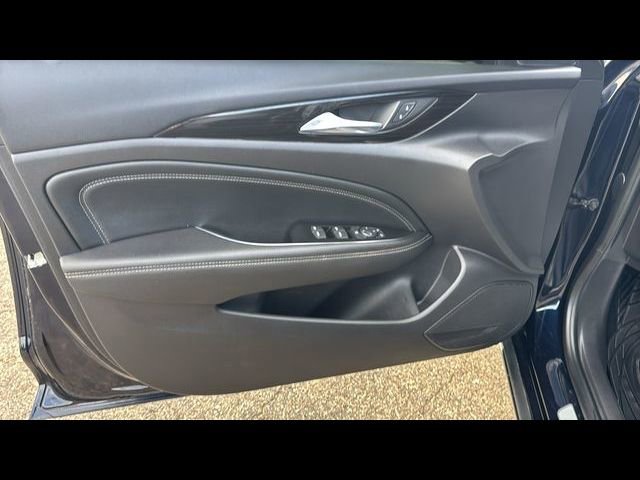 Used 2018 Buick Regal Essence FWD image 10