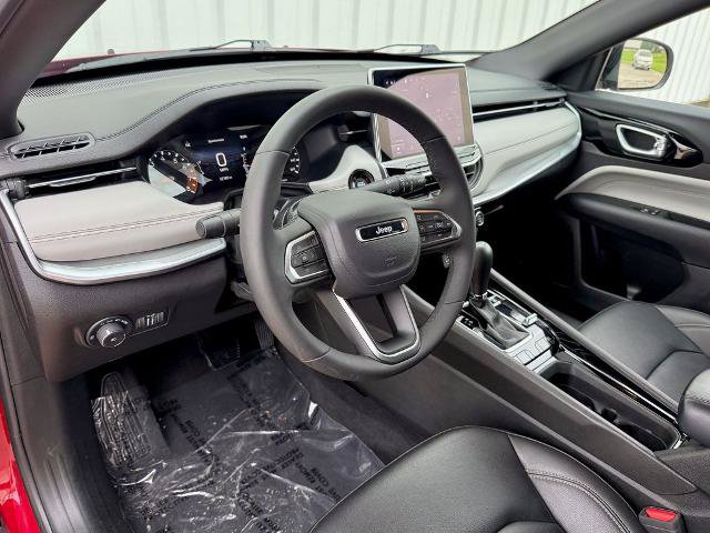 Used 2025 Jeep Compass Limited AWD/4WD image 10
