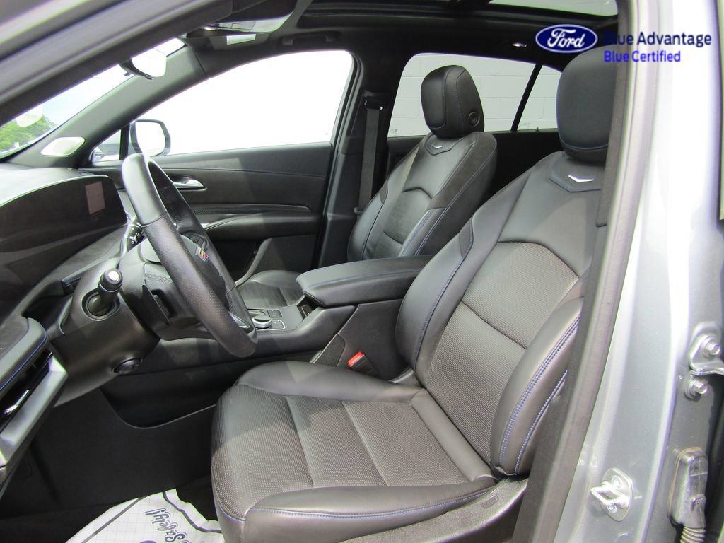 Used 2024 Cadillac XT4 Sport AWD/4WD image 3