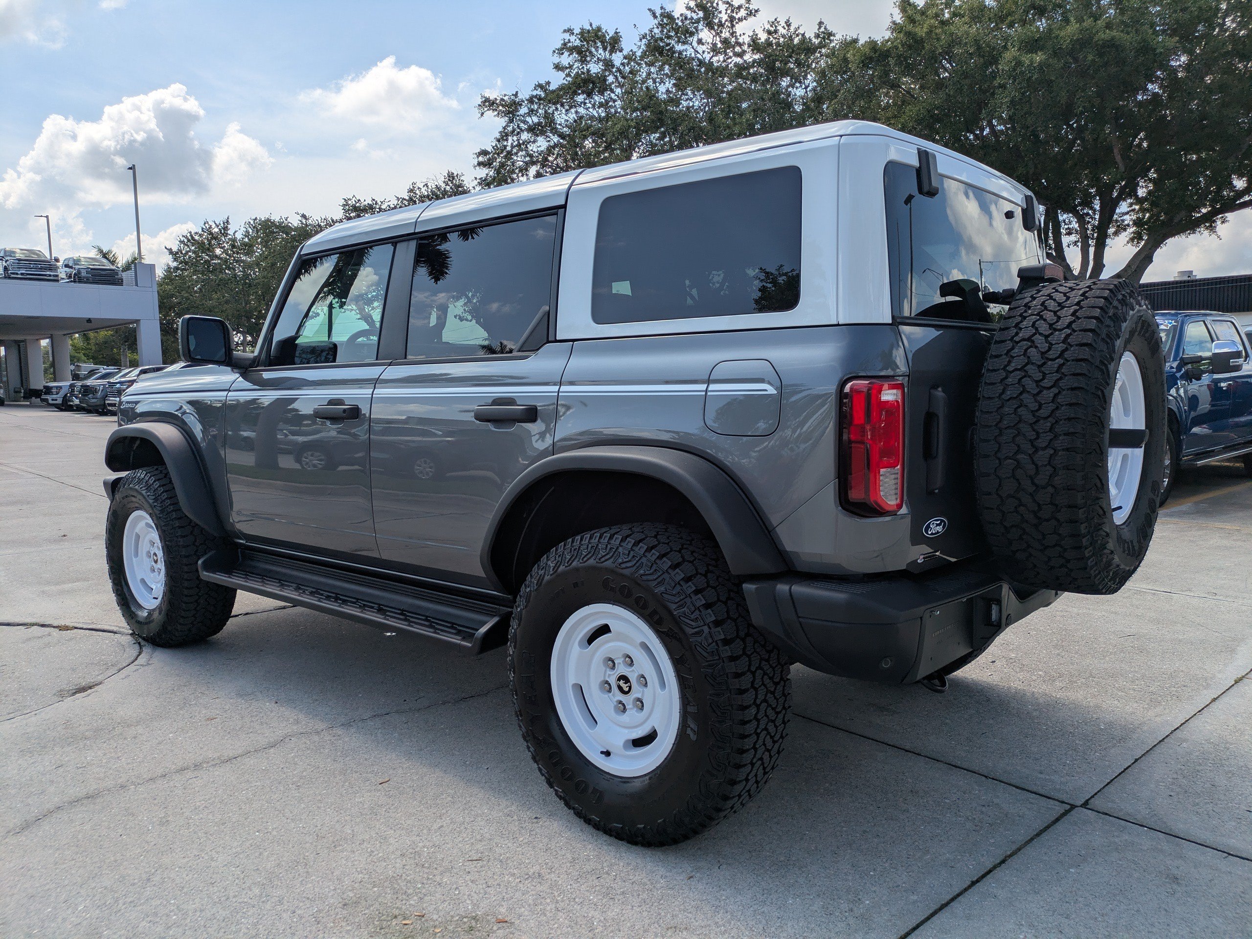Certified 2026 Ford Bronco Heritage Edition AWD/4WD image 6