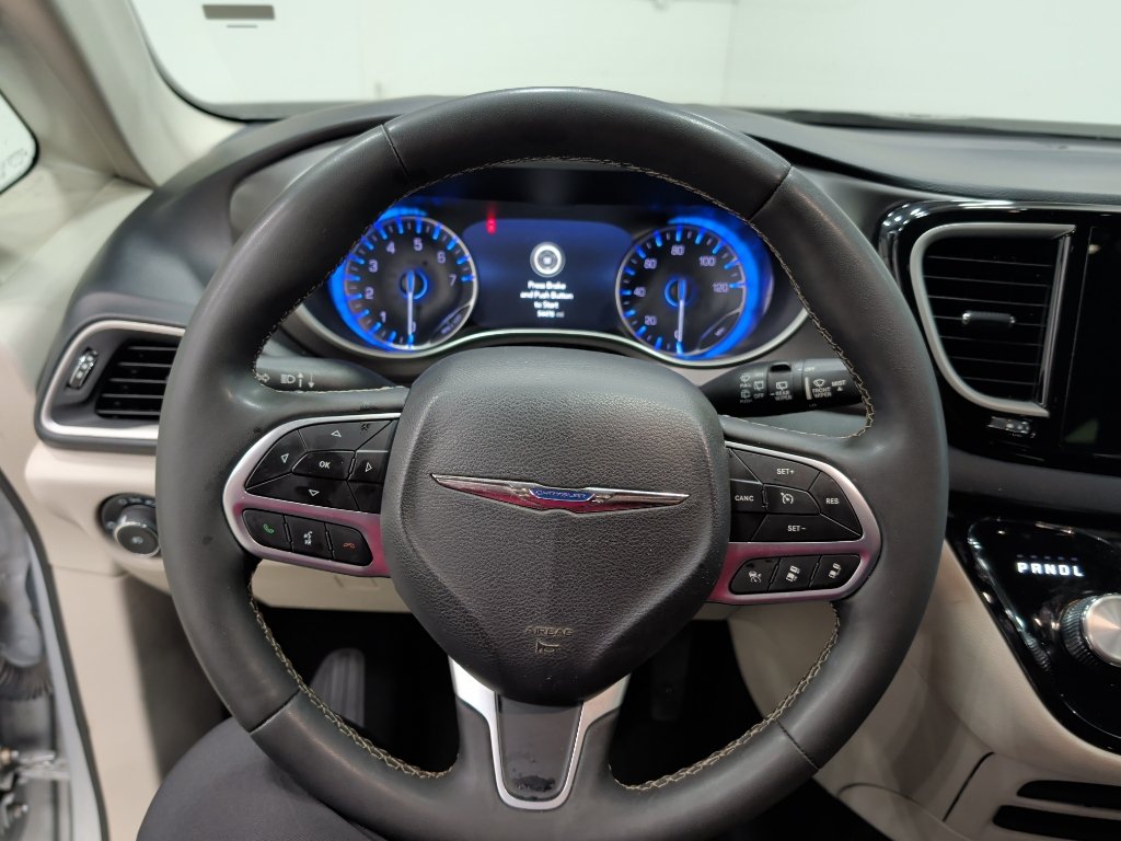 Used 2024 Chrysler Pacifica Touring-L FWD image 18